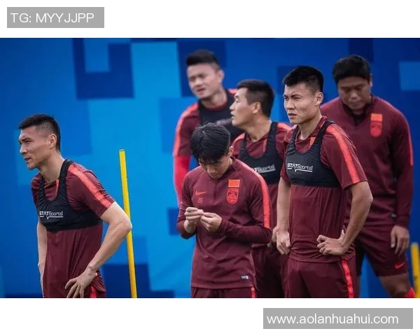 足球球星因伤缺阵影响战术布局 球迷期待复出带来新希望