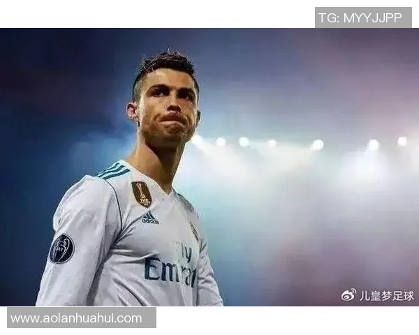 传奇足球巨星的巅峰之路：从青涩少年到世界之巅的奋斗与荣耀